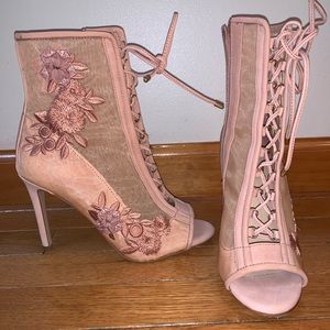 Gianni Bini Blush Pink Mesh Floral Embellished Shoes like new size 6.5